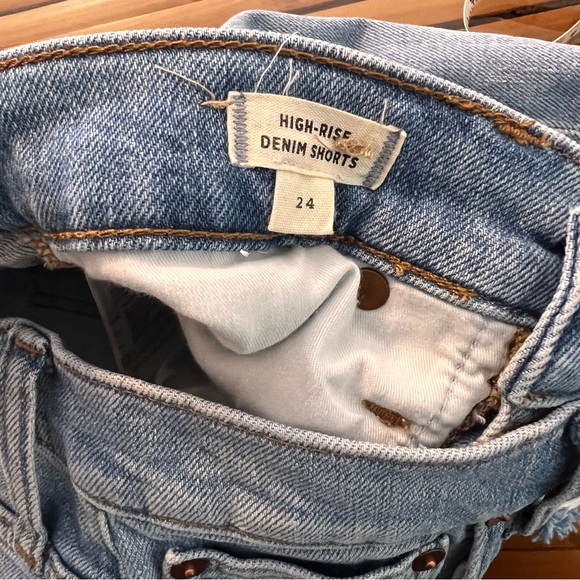 Madewell high rise denim shorts in Watt wash: Summerweight edition - Picture 9 of 12